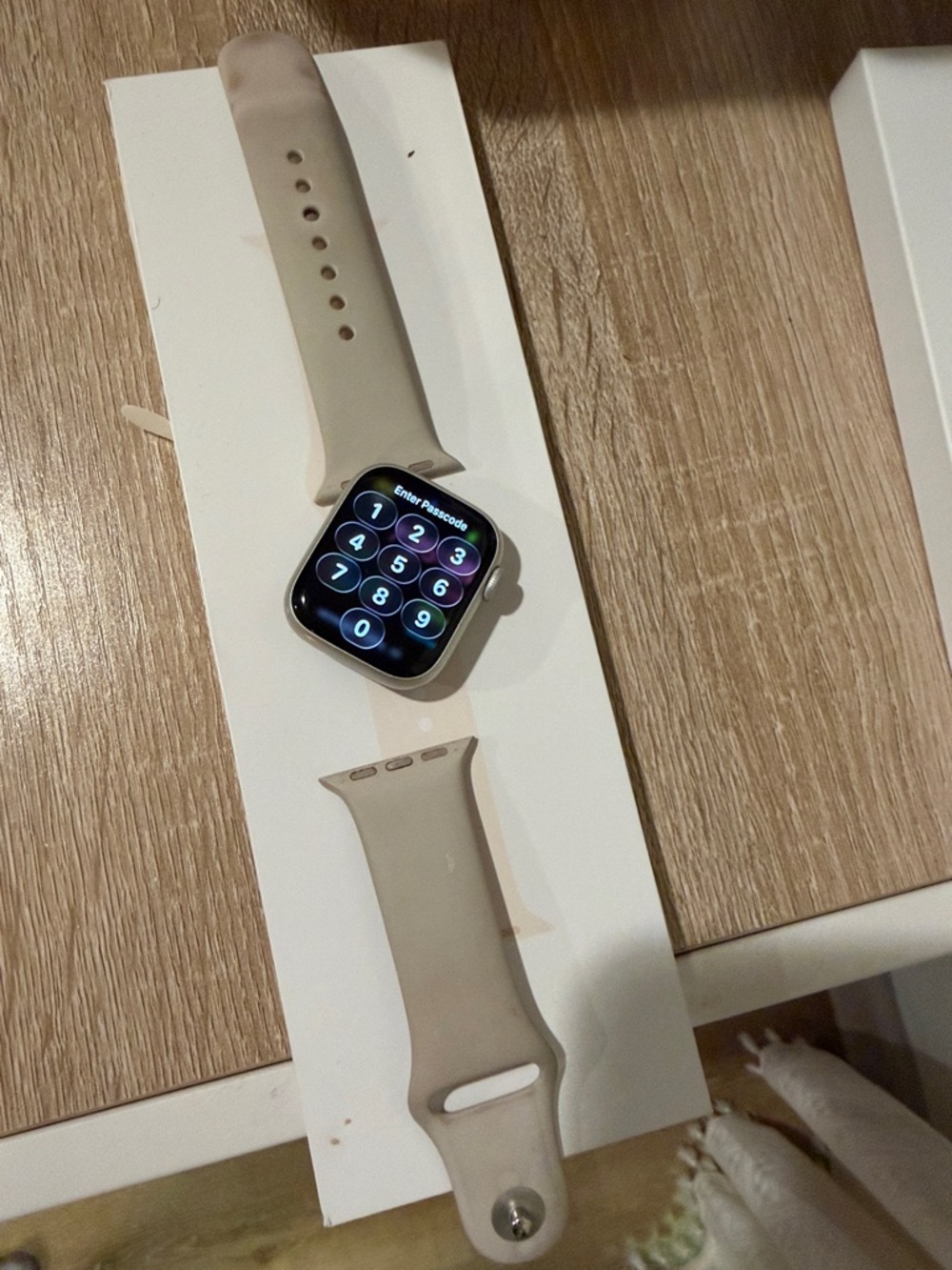 Apple Watch Series 8 - 41 mm (Starlight) Aluminum